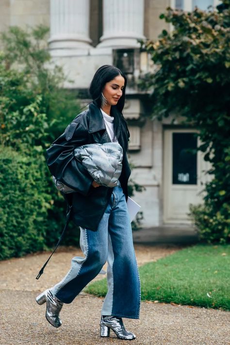 PFW Day 3 | The Best Street Style at Paris Fashion Week Spring 2020 | POPSUGAR Fashion Photo 2 Tabi Boots Street Style, Tabi Boots Outfit, Tabi Outfit, Boots Street Style, 2020 Street Style, Tabi Boots, Fashion Week Spring 2020, Reportage Photography, New Street Style