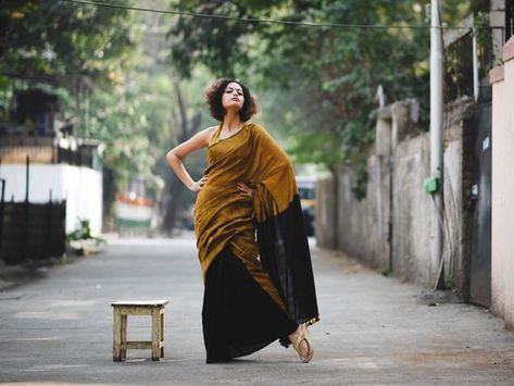 Golden winged sparrow Khadi Cotton Saree, Wedding Necklace Set, Red And Pink Roses, Modern Saree, Simple Sarees, Online Saree, Black Saree, Saree Shopping, India Fashion