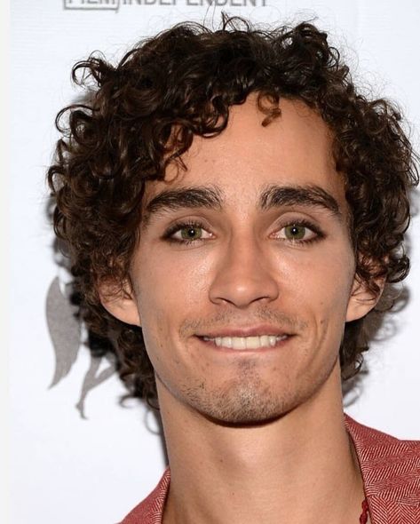 THIS IS PROOF THAT MEN SHOULD WEAR EYELINER Boys Eyeliner, Guys With Eyeliner, Androgynous Makeup, Men Wearing Makeup, Punk Makeup, Robert Sheehan, Simple Eyeliner, Alternative Makeup, Male Makeup