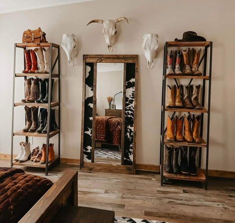 Western Makeup Room, Western Cowgirl Bedroom, Punchy Western Decor, Western Entryway Ideas, Barndo Bedroom Ideas, Chic Western Bedroom, Simple Western Room Ideas, Western Master Room, Punchy Bedroom