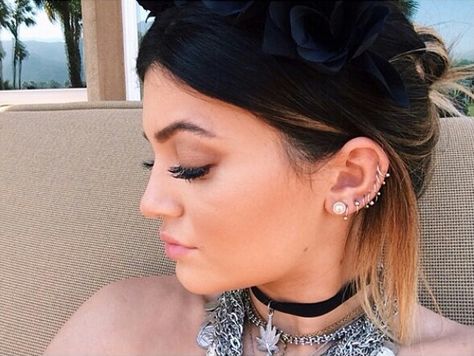 Kylie Jenner Kylie Jenner Ear Piercings, Full Ear Piercings, Kylie Jenner Piercings, Kylie Jenner Fotos, Piercing Bouche, Ruby Earrings Studs, Cute Piercings, Shay Mitchell, Perrie Edwards