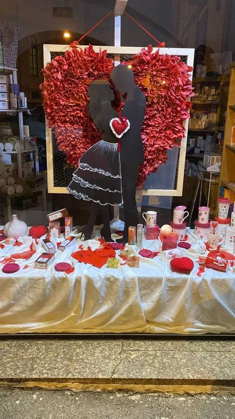 San Valentine, Store Window, St Valentin, Decoration Design, San Valentino, House Colors, Birthday Candles, Valentines Day, Art Drawings