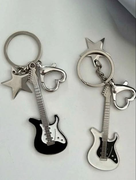 Emo Items, Guitar Keys, Игрушки Funko Pop, Teacher Accessories, Back To School Gifts For Teachers, Cool Keychains, Desain Buklet, Keychain Accessories, Cute Car Accessories