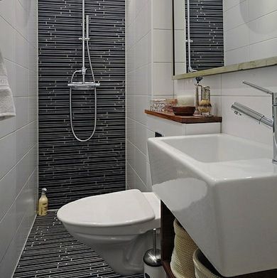 Transitional Tile    This bathroom is mostly unadorned, apart from one striking design element—the tile. The black linear tile ascends from the floor up the back wall of the shower, creating a streamlined, modern look Design Interior Baie, Small Shower Room, Bilik Air, Narrow Bathroom, Small Showers, Decor Baie, Tiny Bathrooms, Small Bath, Bad Design