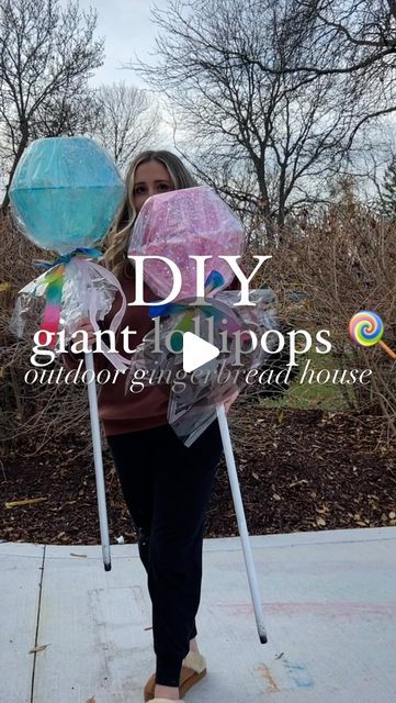 Lauren on Instagram: "Part 2 of operation gingerbread house! I DIY my very own Giant lollipops! These turned out SOOO cute! I love them so much🥹Comment “sparkles” and I can send you the battery operated lights that come with a remote! At night they look so cool with the lights! Follow for part 3!! We are slowly making this house a gingerbread/ candyland house 🎄🎅🏻🍭🍬I have my list of things I’m making but wondering what else you guys think I should make?! 😃🎄 Materials: Dollar tree bowls, broomstick and clear wrapping paper Home depot: spray on glue Target: Fake snow Amazon: remote fairy lights #outdoorgingerbreadhouse #gingerbreadhouse #diychristmasdecor #dollartreediy #giantlollipop #candylandtheme #christmasdecorating #candlyland #outdoorchristmasdecor #christmaslights #gingerbread Diy Outdoor Gingerbread House Decor, Candyland House, Dollar Tree Bowls, Gingerbread Candyland, Clear Wrapping Paper, Lollipops Diy, Candy Props, Lollipop Decorations, Christmas Parade Floats