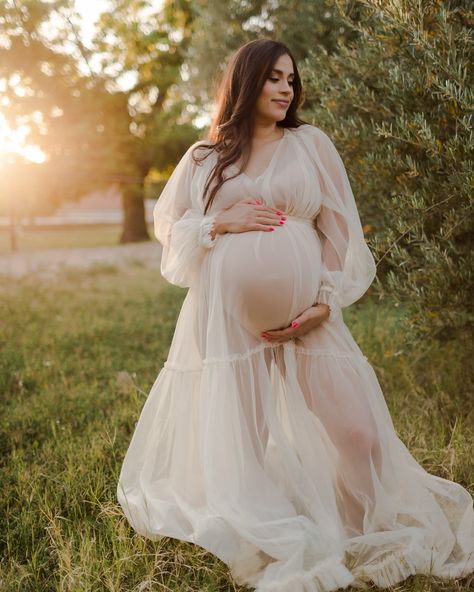 That golden hour glow and sun flares are what maternity shoots dreams are made of 🌟 Golden Hour Postpartum, Gold Maternity Gown, Sun Maternity Shoot, Golden Hour Maternity Shoot Beach, Golden Hour Maternity, Maternity Shoots, Sun Flare, Pregnancy Shoot, Golden Hour