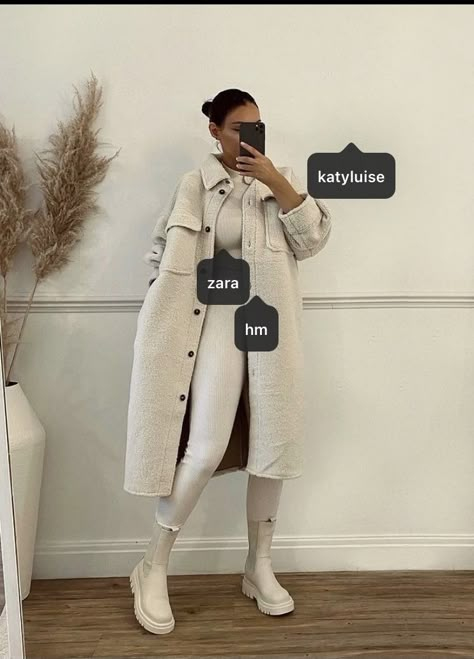 Cream Boots With Dress, Blazer Dress Casual, Winter Outfits Cream Boots, Cream Boot Outfit Ideas, Winter Cream Outfits, Outfit Cream Boots, What To Wear With Cream Boots, Cream Boot Outfit, Beige Chunky Boots Outfit