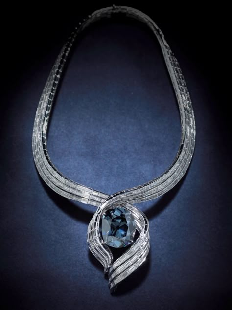 The Hope Diamond is revealed in its new publicly chosen setting, "Embracing Hope," and is now on view at the Smithsonian's National Museum of Natural History. Hope Diamond, Fancy Necklace, Royal Jewels, Piece Of Art, Expensive Jewelry, The Hope, Fabulous Jewelry, Gorgeous Jewelry, Gems Jewelry