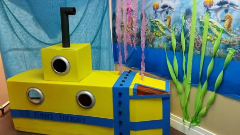 Cardboard box sub to play in and take photos Cardboard Submarine, Cardboard Box Boats, Submarine Craft, Animale Marine, Submerged Vbs, Ocean Vbs, Scuba Vbs, Cardboard Box Car, Cardboard Boat