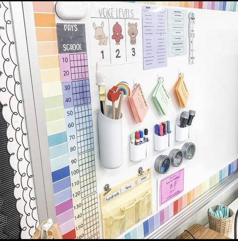 Class Whiteboard, Class Whiteboard Organization, Teacher Whiteboard Setup, Whiteboard Classroom Decor, Preschool Whiteboard, Classroom Board Setup, Whiteboard Organization Aesthetic, Elementary Whiteboard Organization, Special Education Teacher Aesthetic