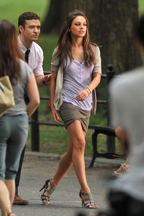 Mila Kunis Style Profile: On the set of Friends With Benefits, Mila played it casual in a draped mini and cardigan — plus a pair of killer heels. Mila Kunis Style, Mini Cardigan, Celeb Fashion, Style Pictures, Mila Kunis, Woman's Fashion, Killer Heels, Friends With Benefits, Wardrobe Outfits