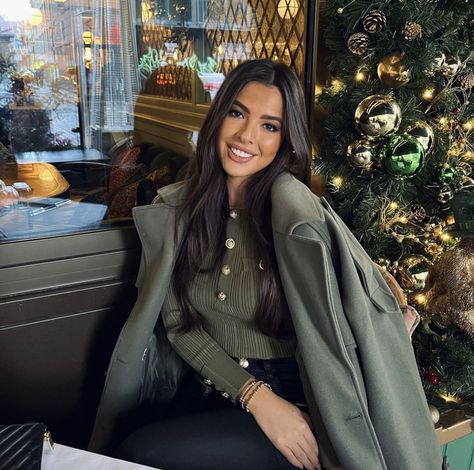 Gemma Owen, Classy Elegant Outfits, Celeb Style, Island Girl, Cozy Fits, Elegant Outfit, Winter Wardrobe, Modest Fashion, Date Night