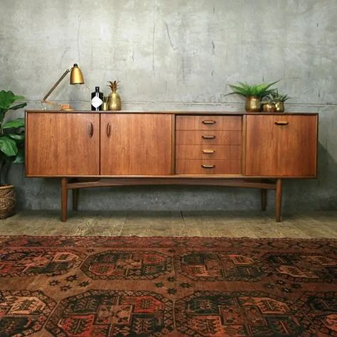 Modern Entry, Doors Modern, Mid Century Sideboard, Mid Century Living, Classic Interior Design, Mid Century Modern Interiors, Teak Sideboard, Modern Sideboard, Plywood Furniture