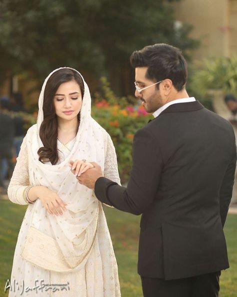 Sana Javed Dresses In Aye Musht E Khaak, Sana Javed Aye Musht E Khaak, Aye Musht E Khaak Photos, Aye Musht E Khaak, Musht E Khaak, Ishq Hai, Sana Javed, Feroze Khan, Lehenga Dress