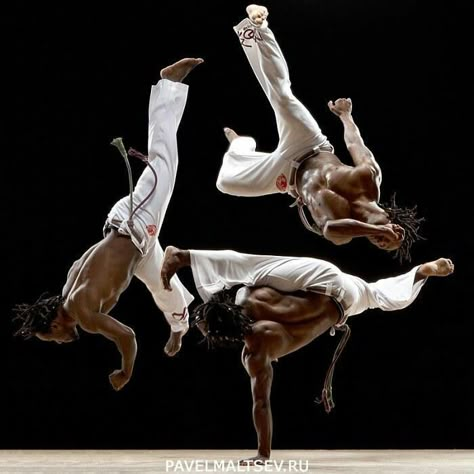 Capoeira Capoeira Martial Arts, African Dancing, Brazilian Martial Arts, Martial Arts Photography, Dancing Photography, Pencak Silat, 사진 촬영 포즈, Anatomy Poses, Body Reference Poses