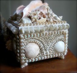 Sea Shell Jewelry Box, Seashell Jewelry Box, Seashell Box Diy, Mermaid Jewelry Box, Shell Box Diy, Seashell Art Diy, Mermaid Room, Mermaid Core, Shell Crafts Diy