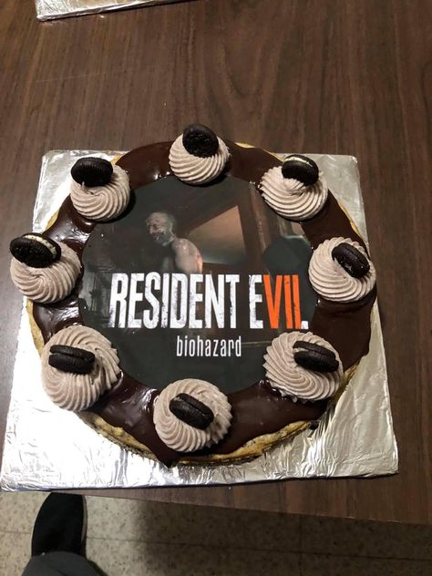 Resident Evil Cake, Birthday Party Ideas 13, 18th Bday Cake, 14th Birthday Ideas, Birth Ideas, Missed Calls, Evil Pictures, Resident Evil 7, Resident Evil Funny