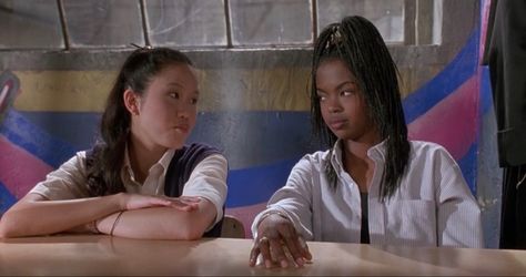 Deedee Magno Hall and Lauryn Hill in Sister Act 2: Back in the Habit Sister Act 2 Lauryn Hill, Lauryn Hill Sister Act, Sister Act 2, Ms Lauryn Hill, Sister Act, Lauryn Hill, 90s Fashion, Mirror Selfie, Hairstyles