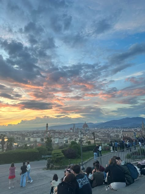 Italy Aesthetic Florence, Florence Summer, Florence Aesthetic, Florence Nightlife, Florence Italy Nightlife, Florence Sunset, Piazza Michelangelo Florence, Florence Italy Uffizi Gallery, Firenze Italy