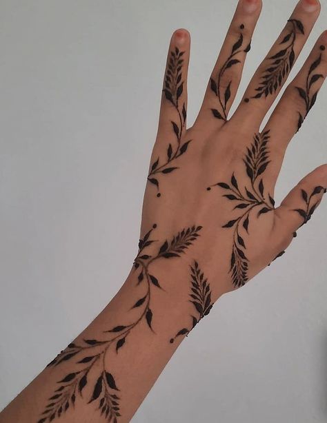 Small Henna Designs, Honeycomb Tattoo, Cute Henna Designs, Cute Henna Tattoos, Jagua Henna, Henna Style Tattoos, Small Henna, Pretty Henna, Henna Inspired Tattoos