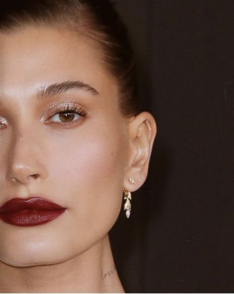 Vampy Lips, Maquillage On Fleek, Gothic Glamour, Make Up Inspiration, Kiss Makeup, Red Lip, Hailey Baldwin, Red Lipstick, Make Me Up