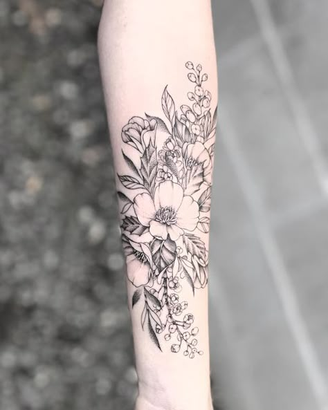 Flower And Skull Tattoos, Black Poppy Tattoo, California Poppy Tattoo, Bird Tattoo Ideas, Vintage Flower Tattoo, Moon Sun Tattoo, Nature Tattoo Sleeve, French Tattoo, Stunning Tattoos