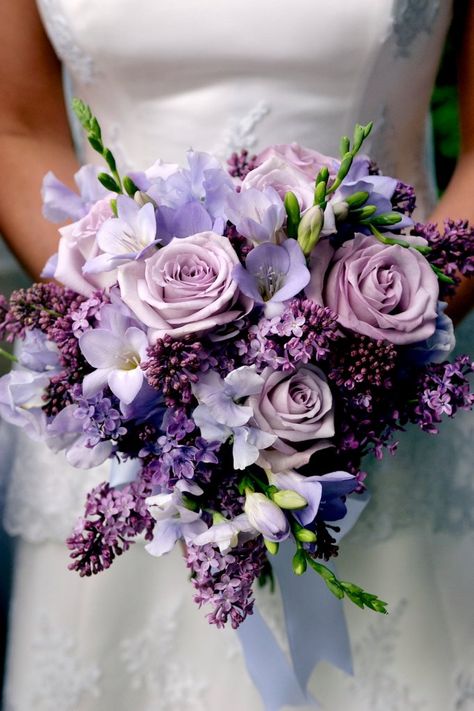 tammy-hughes-photography-ultra-violet-bouquet Lilac Wedding Flowers, Lilac Wedding Bouquet, Purple Bouquets, Purple Bridal Bouquet, Violet Wedding, Bouquet Photo, Purple Stuff, Purple Wedding Bouquets, Purple Bouquet