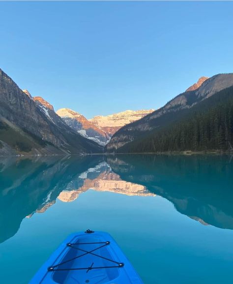 Lake Louise Canada, Nature View, Lake Louise, Canada Travel, Travel Bucket List, Beautiful World, The Mountain, Places To See, North America