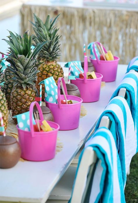 Goodie bags are kind of the best part of any party. Pool Party Centerpieces, Pool Party Diy, Pool Party Ideas, Pool Party Food, Pool Party Games, Pool Party Themes, Pool Party Kids, Pool Party Favors, Fiesta Tropical