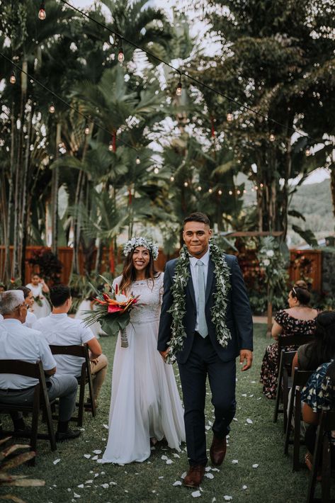 Small Private Wedding, Oahu Wedding Venues, Wedding Venues Hawaii, Big Island Wedding, Unusual Wedding, Oahu Wedding, Wedding Info, Hawaiian Wedding, Maui Weddings