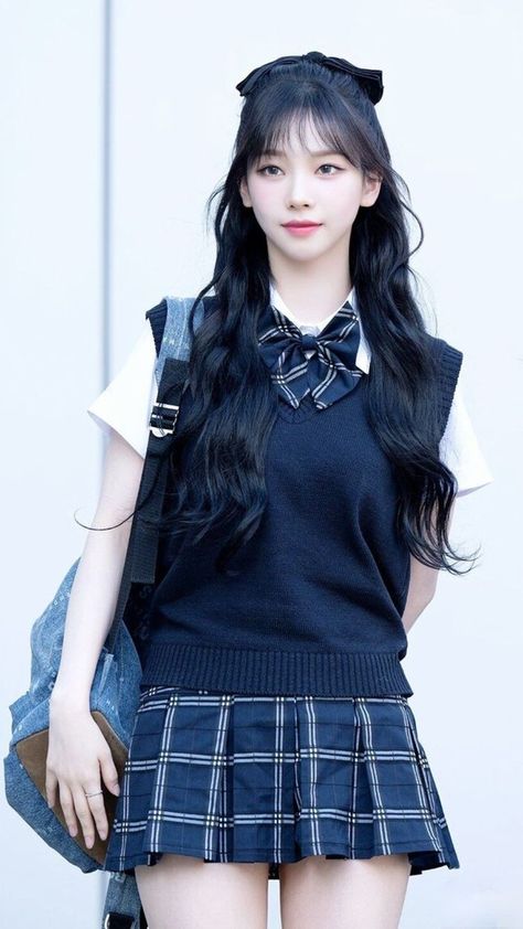 School Uniforms, Black Mamba, Artist Style, Kpop Outfits, Stage Outfits, Korean Beauty, Ulzzang Girl, Serie Tv, Korean Girl