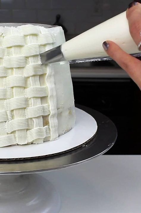 Basket Weave Cake, Cake For Easter, Easter Basket Cake, Cake Techniques, Basket Cake, Frosting Techniques, Basket Weave Pattern, Frosting Tips, Awesome Sauce