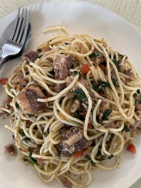 Easy Delicious Pasta with Sardines and Veggies Pasta With Sardines, Sardine Pasta, Sardine Recipes, Easy Pasta Dinner, Healthy Pasta, Delicious Pasta, Vegetable Pasta, Healthy Pasta Recipes, Healthy Pastas