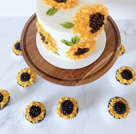 Sunflower First Birthday Cake, Sunflower Smash Cake 1st Birthdays, Sunflower Smash Cake, Smash Cake And Cupcakes, Six Month Birthday, Sunflower Birthday Parties, Sunflower Birthday, Cake Photos, Cake And Cupcakes