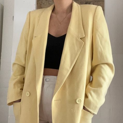 Vintage Butter Yellow Blazer Yellow Linen Blazer Outfit, Butter Yellow Outfit, Yellow Blazer Outfit, Linen Blazer Outfit, Style Roots, Yellow Blazer, Yellow Outfit, Color Season, Blazer Outfit