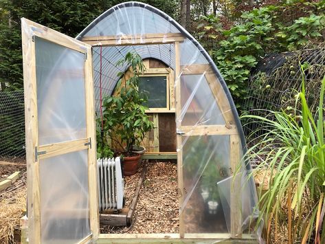 Small Cattle Panel Greenhouse, Salvage Greenhouse, Cattle Panel Trellis Arches, Cattle Panel Greenhouse, Cattle Panel Trellis, Panel Trellis, Allotment Ideas, Garden Cover, Garden Archway