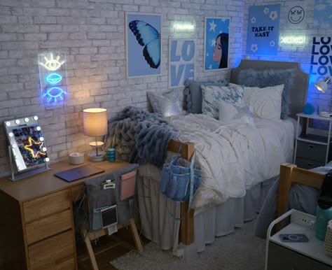 Blue Black And White Dorm Room Ideas, Light Blue Dorm Room Ideas Minimalist, Grey And Blue Room Ideas Bedroom, Blue And Gray Dorm Room Ideas, Blue And Gray Dorm Room, Dark Blue Dorm Room Aesthetic, Blue Themed Dorm Room, College Dorm Room Ideas Blue, Grey Dorm Room Ideas