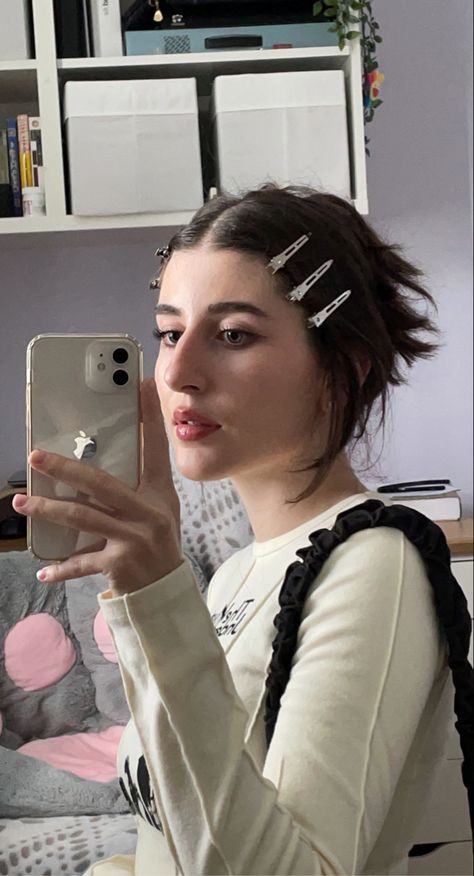 metal hair pins claw hairclip hairstyle 90s hysteric glamour archive Hairstyles With Metal Clips, Styling Clips In Hair, Silver Clips Hairstyles, Silver Clip Hairstyles, Metal Clips Hairstyles, Silver Hair Clips Aesthetic, Cute Ways To Clip Back Bangs, Y2k Hairclip Hairstyle, Metal Hair Clips Hairstyles