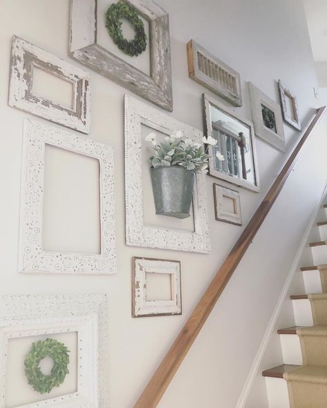 Staircase walls are sometimes the hardest to decorate. Grouping like items together and keeping it simple makes a soft statement. Happy Monday friends 😊 - - - #farmhouse #whitefarmhouse #farmhousedecor #vintagehome #cottagestyle #southernstyle #southernliving #countryliving #whitedecor #whiteonwhite #staircasedecor Farmhouse Staircase Wall Decor, Stair Gallery Wall, Farmhouse Stairway, Stairway Wall Decor, Stairs Wall Decor Ideas, Staircase Walls, Stairs Wall Decor, Decorating Stairway Walls, Stairway Gallery Wall