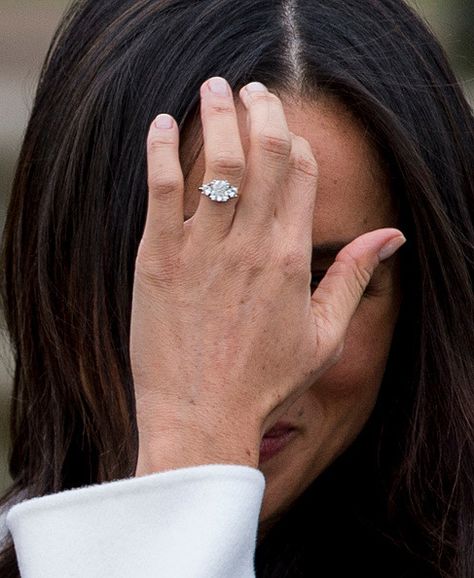 Meghan Markle’s ring, that Prince Harry designed himself. One of the diamonds is from Botswana and the other two are from Diana’s own collection. Meghan Markle Wedding Ring, Meghan Markle Ring, Meghan Markle Engagement Ring, Meghan Markle Engagement, Princess Wedding Rings, Royal Engagement Rings, Meghan Markle Wedding, Prince Harry And Megan, Prinz Harry