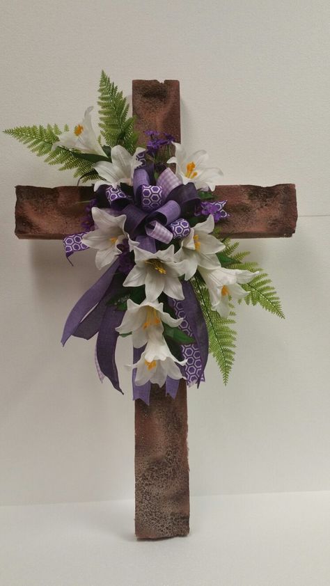 Easter Crosses Decorations, Cemetary Flowers Grave Decorations Diy Easter, Easter Flower Cross, Easter Flower Arrangements For Grave, Easter Cross Decor, Easter Crosses Crafts Diy, Easter Flowers For Church, Easter Cross Decorations, Cross Wreath Tutorial