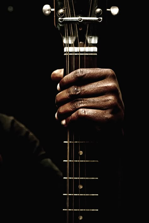 Guitar Photography Ideas, Power Of Music Photography, Guitar Product Photography, Musical Instruments Photography, Music Photography Ideas, Instrument Photography, Music Photography Creative, Musician Photoshoot, Music Artist Photoshoot