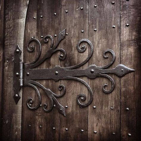 Iron Door Hinges, Medieval Door, Historic Design, Gates Design, Iron Hinges, Door Knobs And Knockers, Medieval Gothic, Blacksmith Projects, Iron Design