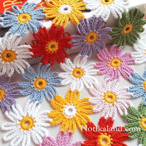 Crochet Flowers Easy, Crocheted Flowers, Crochet Christmas Decorations, Parts Of A Flower, Pola Sulam, Crochet Flower Tutorial, Crochet Motifs, Crochet Flower Patterns, Crochet Flower