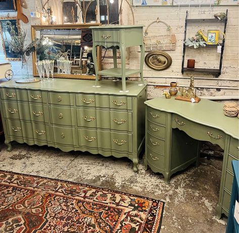 Green Double Vanity Bathroom, Green Double Vanity, Dresser Vintage, Green Vanity, Green Dresser, Vanity Dresser, Vanity Bathroom, Double Vanity Bathroom, Double Vanity