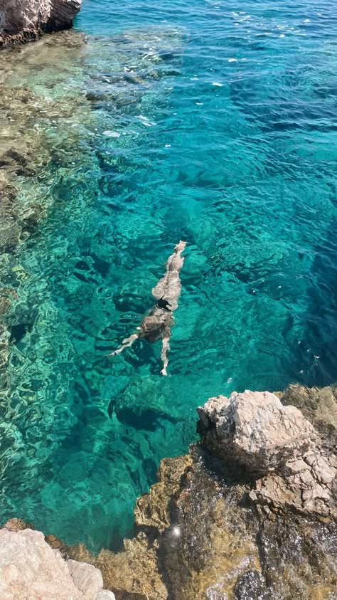 Beach/aesthetics/greece/summer/travelling Crete Greece Photo Ideas, Greece Aesthetics Beach, Greece Aesthetics Outfit, Greece Beach Aesthetic, Greek Summer Aesthetic, Greece Summer Aesthetic, Summer In Greece Aesthetic, Greece Pics, Greece Aesthetics