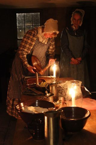 Christmas by Candlelight DIY Projects - Old Sturbridge Village New England Living, Historical Recipes, Sturbridge Village, Mulled Cider, Living History Museum, Material Wreaths, Hard Cider, Pie Plate, Living History