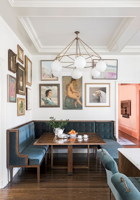 winfrey-banquette-veranda This mohair-uphostered banquette, complete with a chaise and finished with walnut trim, puts the linger in the phrase "linger over coffee." Designer Shazalynn Cavin-Winfrey worked with New Classics to custom-make the banquette with upholstery by Holly Hunt for Bradley USA. The lighting is by O'Lampia. Breakfast Nook Bench, Entertaining House, Banquette Seating, Dining Nook, Room Decorations, Style At Home, Dining Room Design, Banquette, Design Case