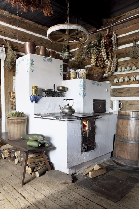 Dapur Rustic, Swedish Interiors, Cooking Stove, Casa Vintage, Cob House, Tanah Liat, Rocket Stoves, Natural Building, Stove Fireplace