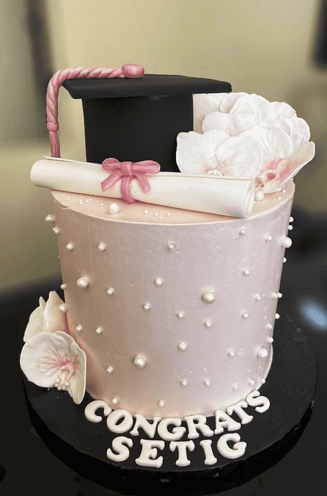 Graduation Birthday Cake, Graduation Cake Designs, Graduation Images, Cake Designs Images, Cute Birthday Ideas, Senior Activities, App Pictures, Birthday Cake Ideas, Graduation Cake